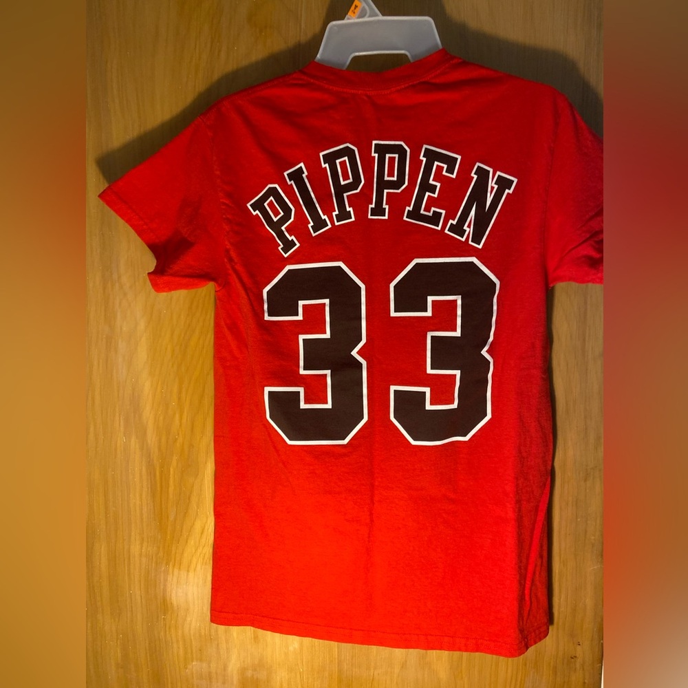 Mitchell & Ness Red Pippen #33 Shirt Size Small